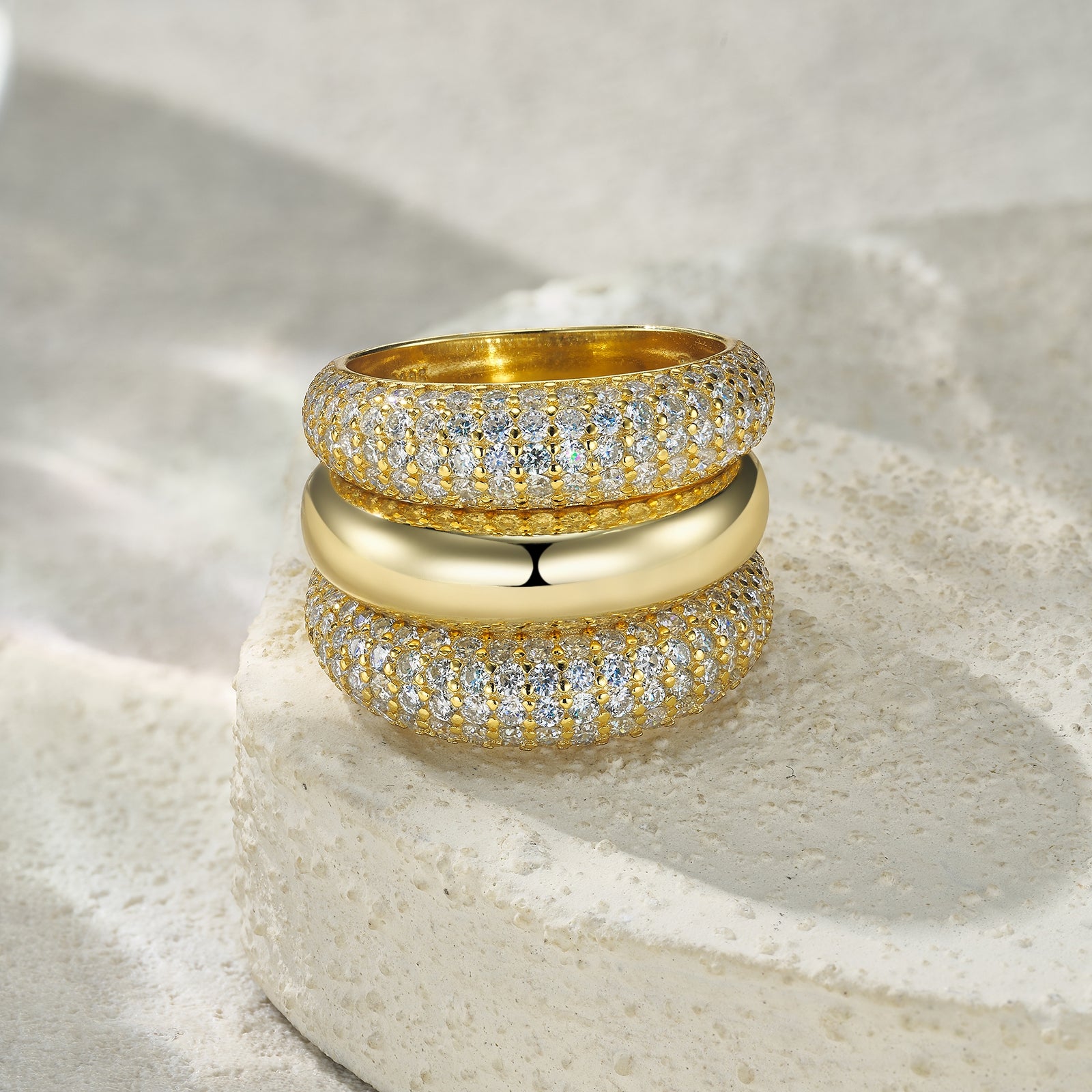 Engraved With Top-quality Moissanite, This Luxurious And Fashionable Minimalist Jewelry Set Features Silver Pieces Electroplated With Gold.